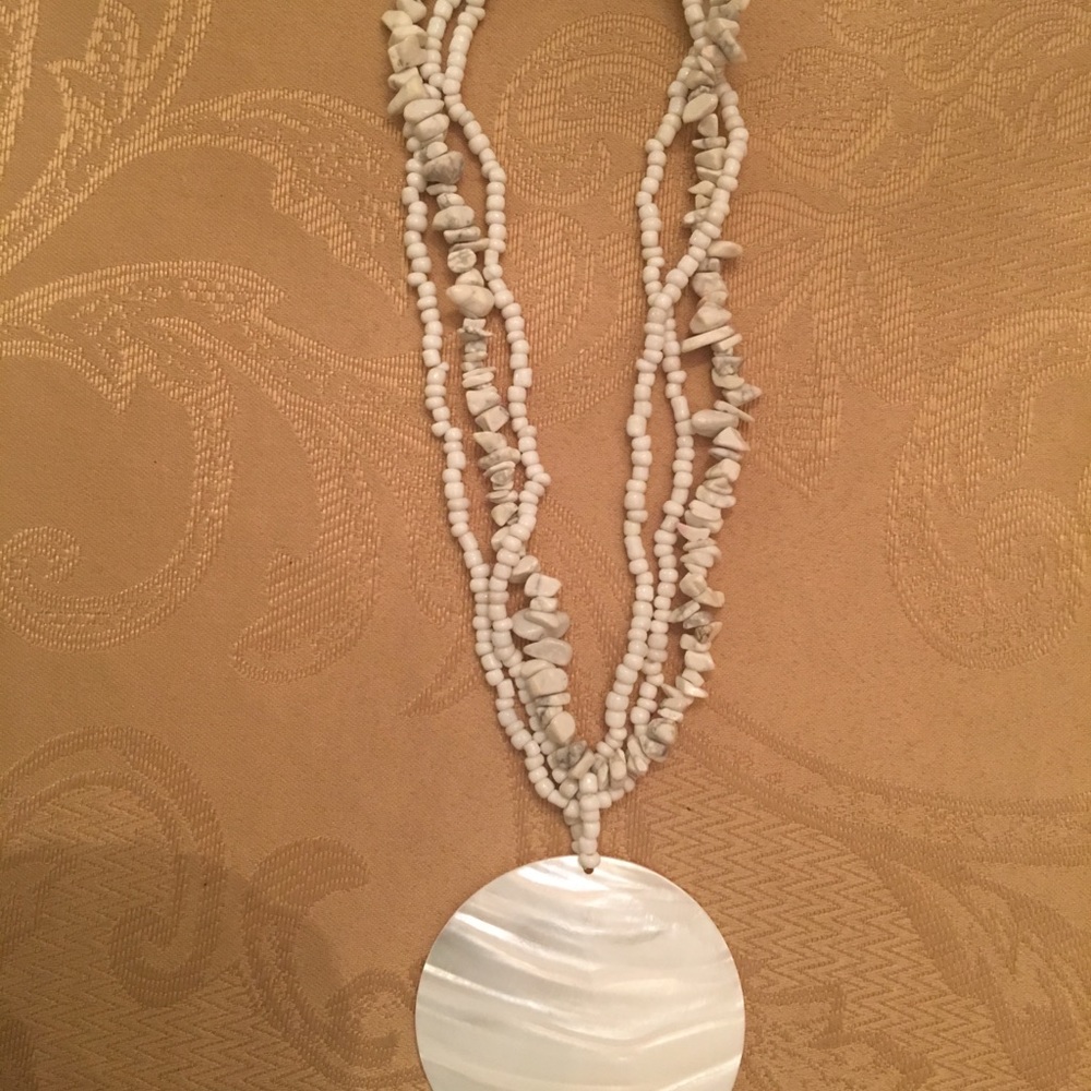 WHITE CORAL STONE & BEAD NECKLACE w/ PENDANT - Picture 5 of 5